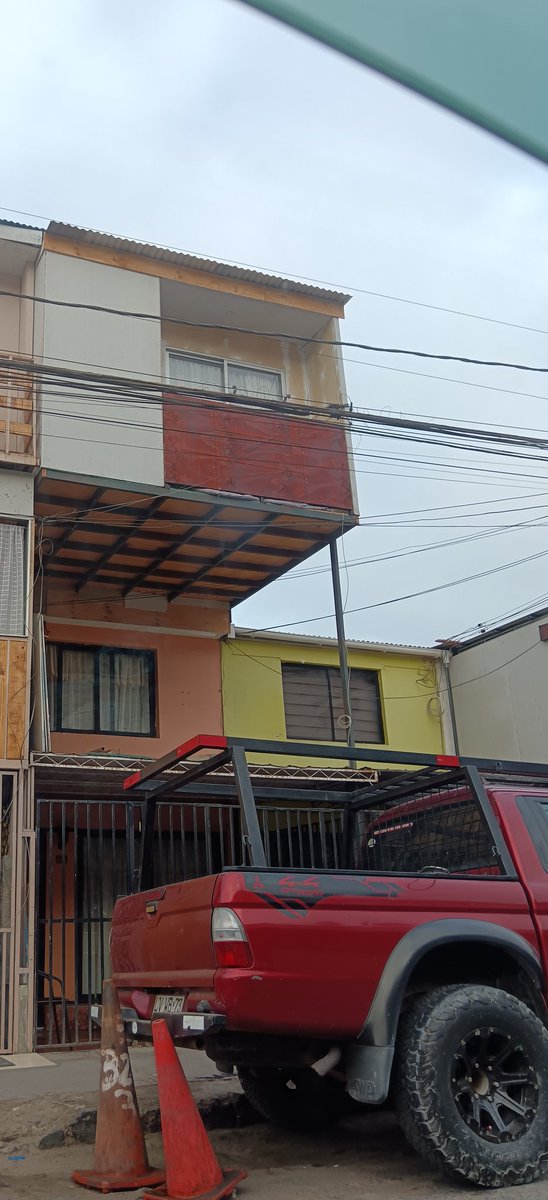 Yo no soy experto en construcción pero siento que ese fierro q tienen como pilar es muy delgado🤔..

#iquique