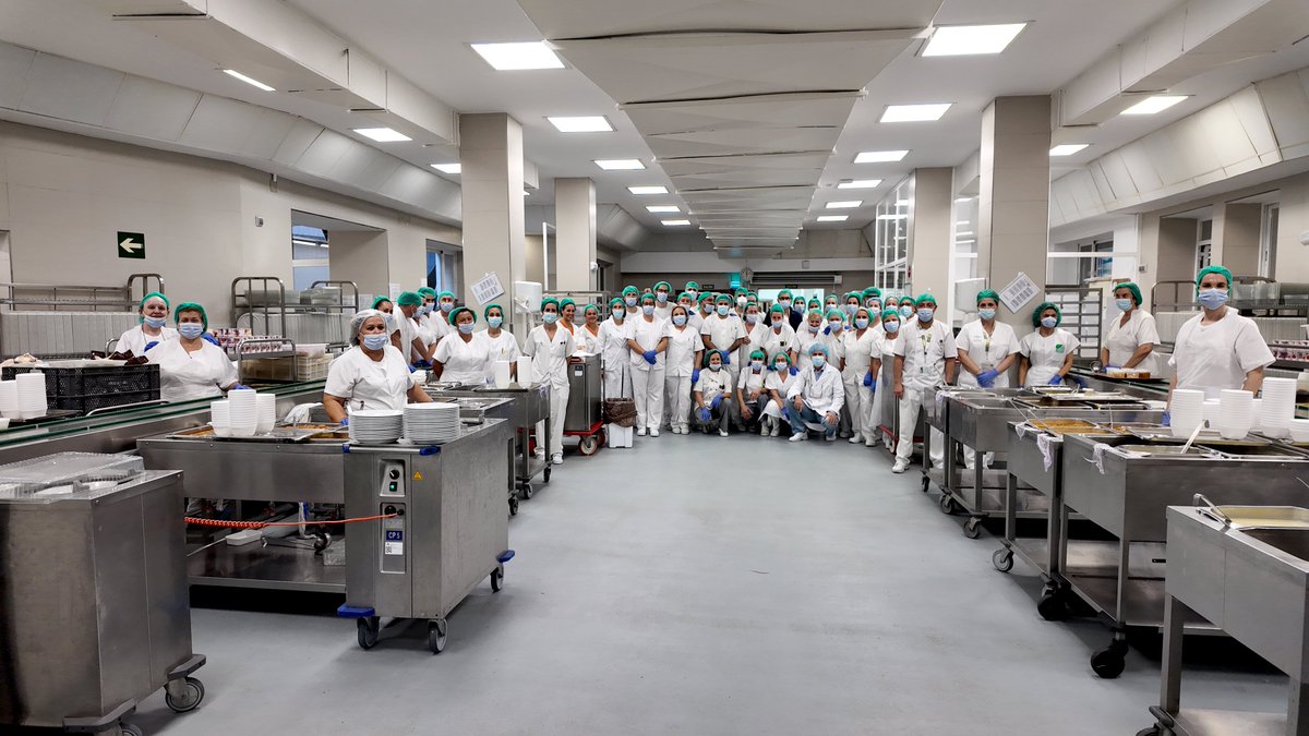 En el #DíaMundialDeLaAlimentación queremos visibilizar al gran equipo humano que hay detrás de cada plato que servimos a diario a nuestros pacientes. 

El Servicio de Alimentación del <a href="/HUVMacarena/">Hospital Virgen Macarena</a>  ,integrado por más de 200 profesionales, está  compuesto por distintas categorías