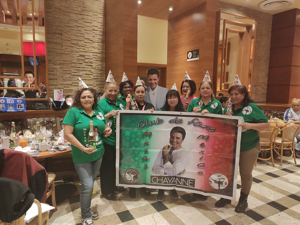 norma_gonz's tweet photo. Seguimos pidiendo una fotito contigo @CHAYANNEMUSIC estaremos el 22 de octubre #BailemosOtraVezTour CDMX 🇲🇽 nos das el SI❓ #MusasDeChayanneSedeMexico SIEMPRE a tu lado @sonymusicmexico @Joya937FM @marianoosorio1 @ocesa_total 🙏🏻🙏🏻🙏🏻🙏🏻 https://t.co/72vQ37R8Cr