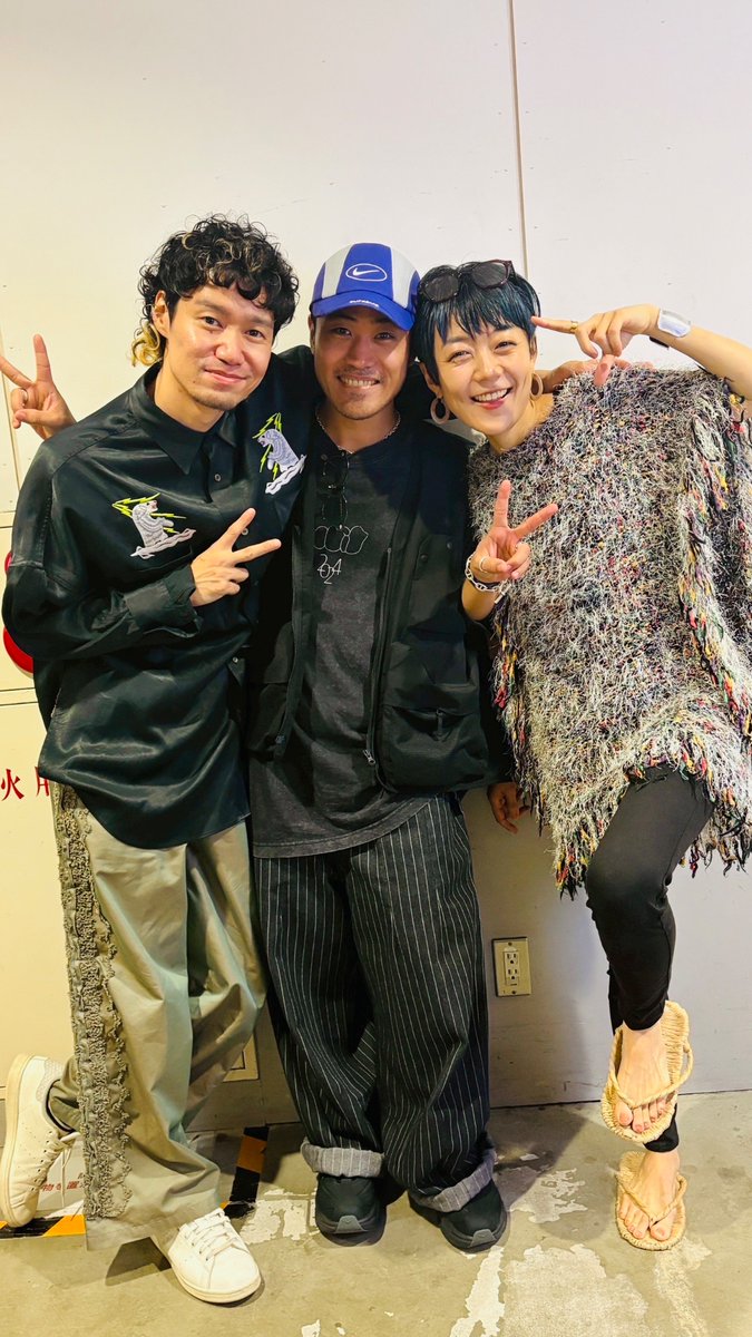 集まったら撮っちゃうよね🎸🎸
クラクラの『まにまに』も！
モノンクルの『僕ら行き止まりで笑いあいたい』（11.12 Release）も！
聴いてね💊