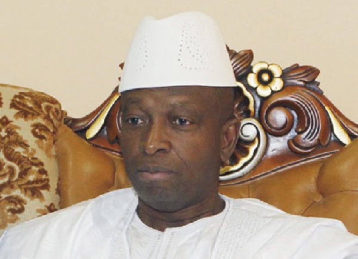 Soumana Sacko, l’homme qui ne trahit pas.
Il vient de nous quitter.
Un serviteur de l’État, un Premier ministre propre dans un pays abîmé.
L’un des derniers hommes d’honneur du #Mali.
Voici l’histoire d’un patriote que la corruption n’a jamais su acheter.
🧵👇