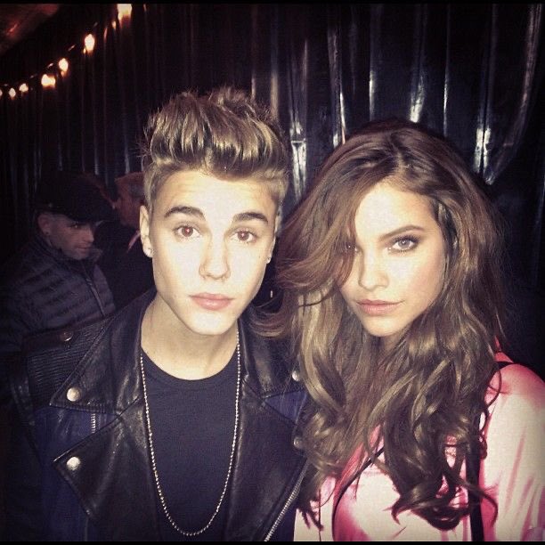 hadidolls's tweet image. justin bieber and barbara palvin at the victoria&apos;s secret fashion show🪽