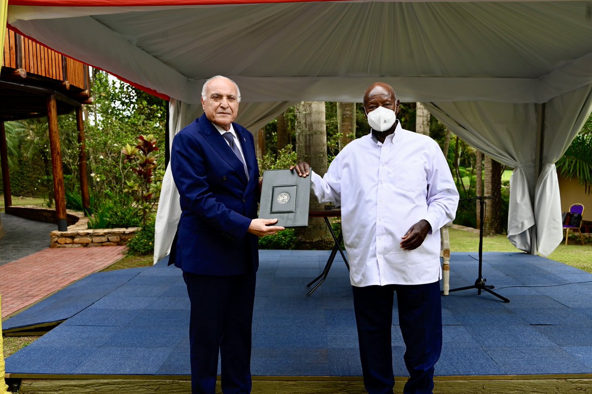 Algeria_MFA's tweet image. في إطار الزيارة الرسمية التي يقوم بها إلى جمهورية أوغندا للمشاركة في الاجتماع الوزاري لحركة عدم الانحياز، استُقبِل وزير الدولة، وزير الشؤون الخارجية @Algeria_MFA ، السيّد @AhmedAttaf_Dz اليوم بكمبالا، من قبل رئيس جمهورية أوغندا الشقيقة، السيّد @KagutaMuseveni
🇩🇿🇺🇬