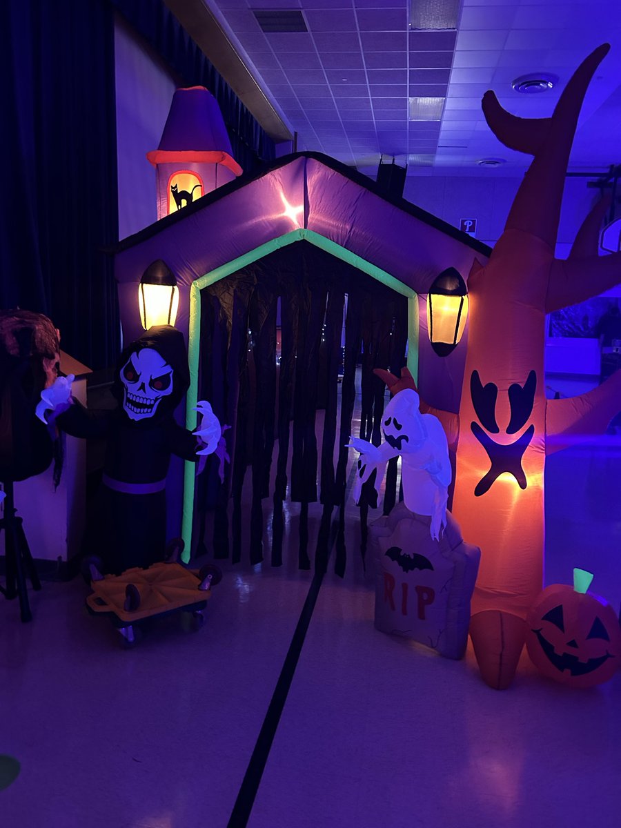 🎃 Spooky Fun in Action! HPE 300 students had a blast teaching Halloween stations during <a href="/MrsDouglasHPE/">Gina Douglas</a> phys. ed. class at Starkweather Elementary today! 👻
Future physical educators stepped into the teacher role; leading activities, giving cues, &amp; engaging students in movement.