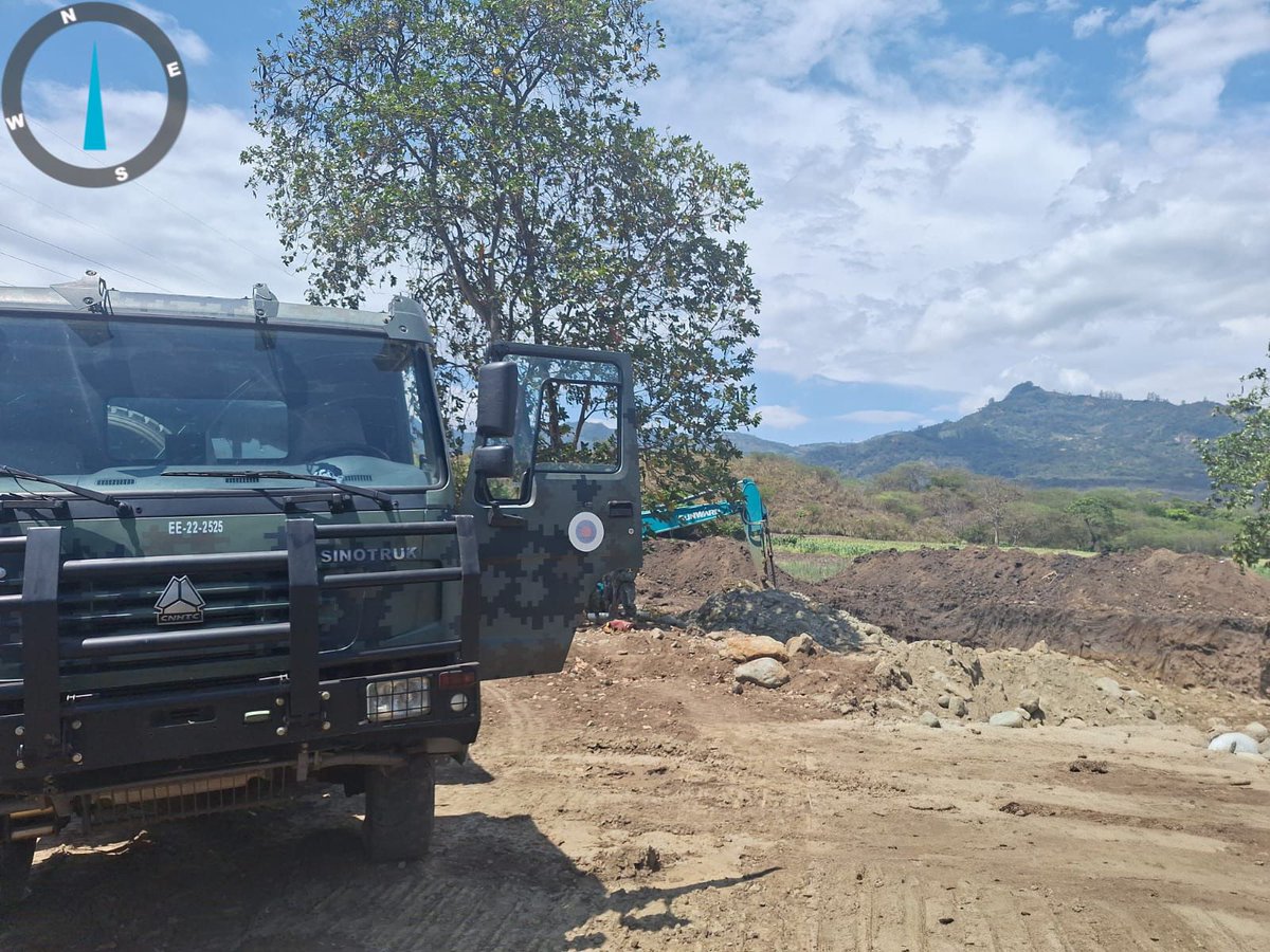 ARCOM_Ecu's tweet photo. ⚒️ ARCOM, junto a @ffaa, realizó un operativo en #Macará, #Loja, verificando labores mineras fuera de los límites autorizados de la concesión Sabiango Mining.
Se colocó sello de prohibición y se inició proceso administrativo. 🇪🇨
#ARCOM #ControlMinero #Ecuador https://t.co/MC8OJDnXSM