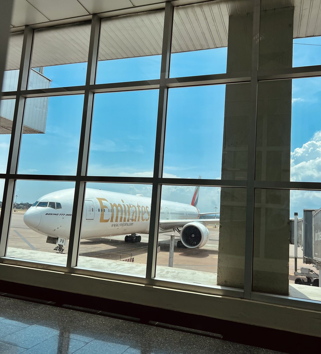 EddiePages's tweet photo. The Emirates began operations with the Airbus A330-200, later upgrading to the Boeing 777-200, and then to the Boeing 777-300. Over the years, they have carried millions of passengers and hundreds of thousands of tonnes of cargo.

#FlyBetter
#Emirates https://t.co/ZdpiV7tsI0