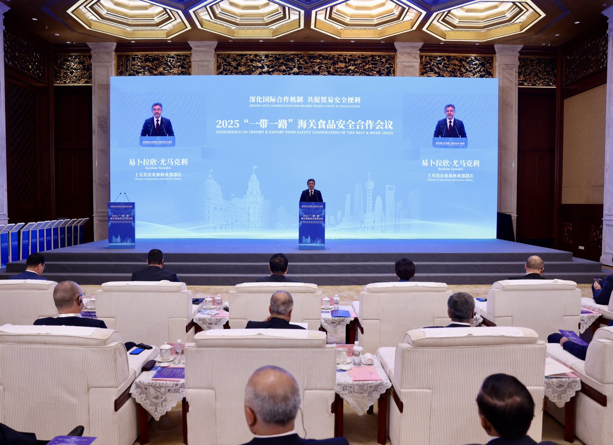 Kuşak ve Yol İthalat-İhracat Gümrükler Gıda Güvenliği Konferansı’nda, küresel dayanışmanın ancak ortak standartlar, adil ticaret ve sürdürülebilir tarım politikalarıyla güçleneceğini bir kez daha vurguladık.

Türkiye; stratejik konumu, üretim kapasitesi ve adil paylaşım ilkesine