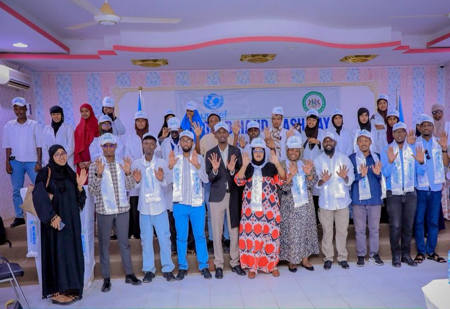 unicefsomalia's tweet photo. Today @mohplso together with #UNICEF marked #WorldHandwashingDay in #Garowe.
In Somalia, only 33% of households have access to handwashing facilities with soap and water, just 19% in IDP settlements.
Everyone deserves the means to practice proper hand hygiene. https://t.co/KqcnMbZYJ1