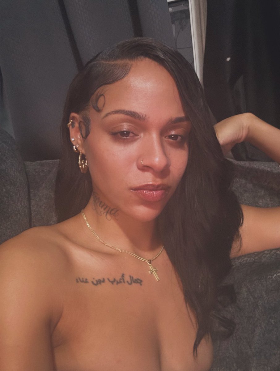 Angel 🪽 (@thefirstchrissy) on Twitter photo 