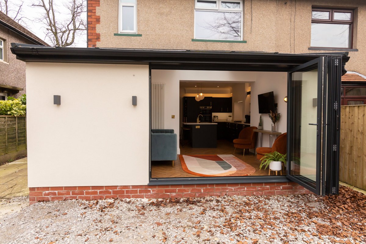🍂 Check out this stunning hup! extension — a perfect blend of sleek design and open space. With hup!’s design flexibility, you can shape your home your way. 

5starwindows.co.uk/hup/

#hupExtension #AutumnVibes
