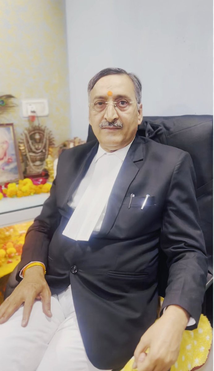 kalisenachief's tweet image. आज हिंदू हृदय सम्राट , सवर्ण रक्षक एडवोकेट श्री अनिल मिश्र जी का जन्म दिन है माँ शाम्भवी उनको उत्तम स्वस्थ दें ताकि बहुसंख्यक समाज की रक्षा नीले आतंकवादियों से कर सकें ।
आज का दिन भीम समर्पण दिवस के रूप में भी जाना जाएगा क्योंकि आज ही के दिन चंद्रशेखर रावण की आर्मी ने समर्पण कर…