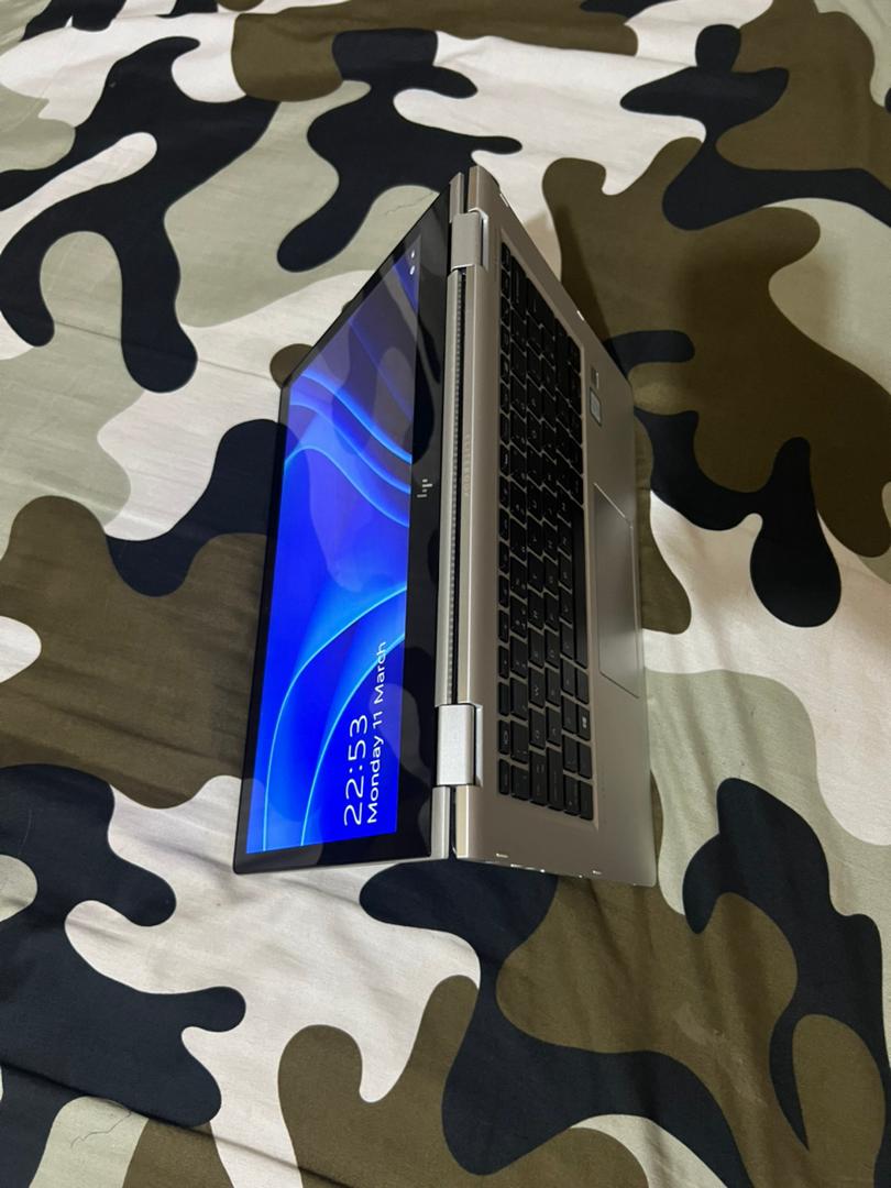 Bondy_03's tweet photo. Hp Elitebook x360 1030 g2 core i7,8gb ram,256 ssd
Touch screen x360 flip 
Keyboard light
Face ID 
Fingerprint censor 
Bang and olufsen
Very fast laptop
400k https://t.co/jB8IcLvils