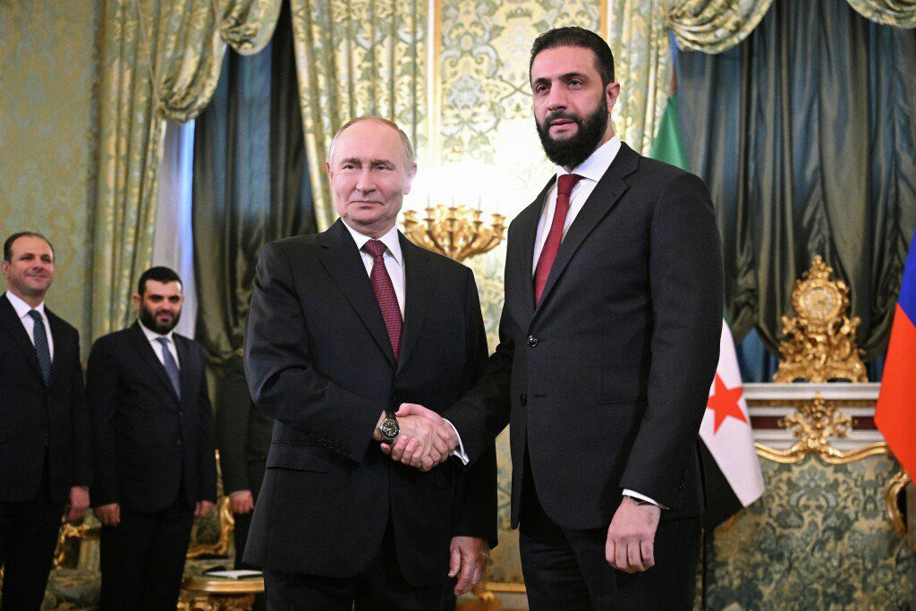 هذه هي السياسة لامبادئ لها..
اعداء الامس اصدقاء اليوم .