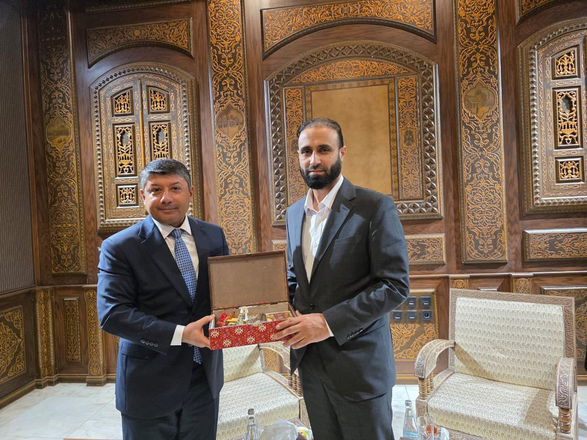 عقدت لقاءً مع السيد زياد فواز العايش، معاون وزير الداخلية السوري للشؤون المدنية، حيث استعرضنا فرص نقل تجربة “ASAN” الأذربيجانية الناجحة لسوريا الصديقة.

Azərbaycanın uğurlu “ASAN” təcrübəsinin dost Suriyaya transfer edilməsi imkanlarını bu ölkənin daxili işlər nazirinin mülki