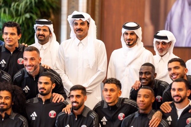 AbtVxrraya's tweet photo. سمو الأمير المفدى يستقبل في قصر لوسيل، لاعبي منتخب قطر الوطني لكرة القدم، بمناسبة تأهلهم إلى بطولة كأس العالم لكرة القدم FIFA 2026 https://t.co/2cYDOToxqm