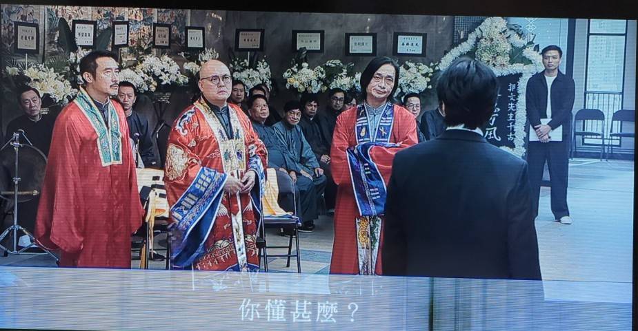 #映画で忘れられないチョイ役
前にどなたかが書いておられたと思いますが、私も同じ俳優さんだと思います。
朱康と並んで香港映画歴代一・二位ヒット作品に出演した方✨✨✨
