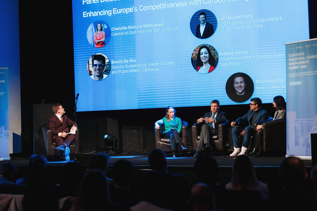 yara's tweet image. At the #ICMSummit2025, Luc Haustermans presented Yara’s #CCS project in Sluiskil, where 800,000 tons/year of CO₂ will be captured from 2026.
Learn more about Europe’s biggest industrial climate project here 👉 bit.ly/4oopYMd