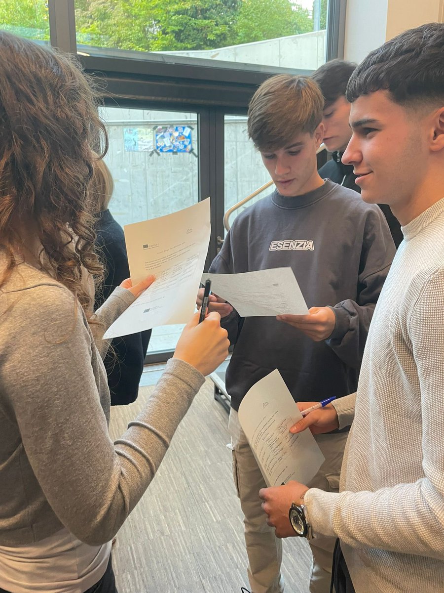 IESHnosMachado's tweet photo. Recibimiento de los alumnos Erasmus en el centro escolar de Stuttgart @sepiegob @EducaAnd #Eramusplus #EPAS @europeancommission https://t.co/DaKbW3zxZp