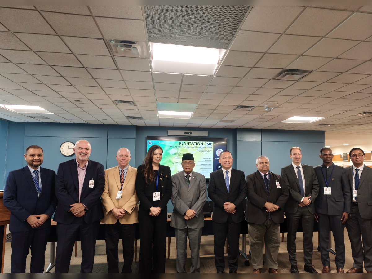 CPOPC marks another milestone! 🌍🌴
Through its collaboration with the World Bank Group, CPOPC co-organized Plantation 360: Unlocking Jobs, Innovation, and Climate-Smart Growth during the World Bank–IMF Annual Meetings in Washington, D.C.

Led by the Executive Director, EDS16 –