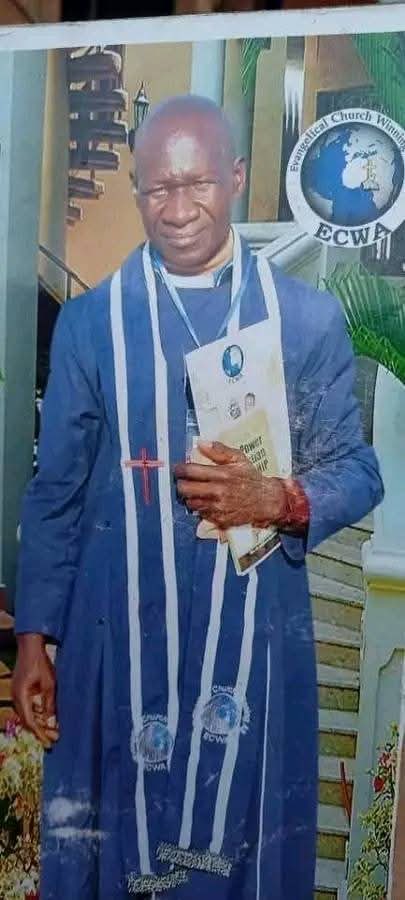 GeneralSnow_'s tweet image. Breaking News: Christian Genocide: Kidnapped Kaduna Cleric Reportedly Dies in Captivity.
End genocide against Nigerian Christians by Islamist Terroristss