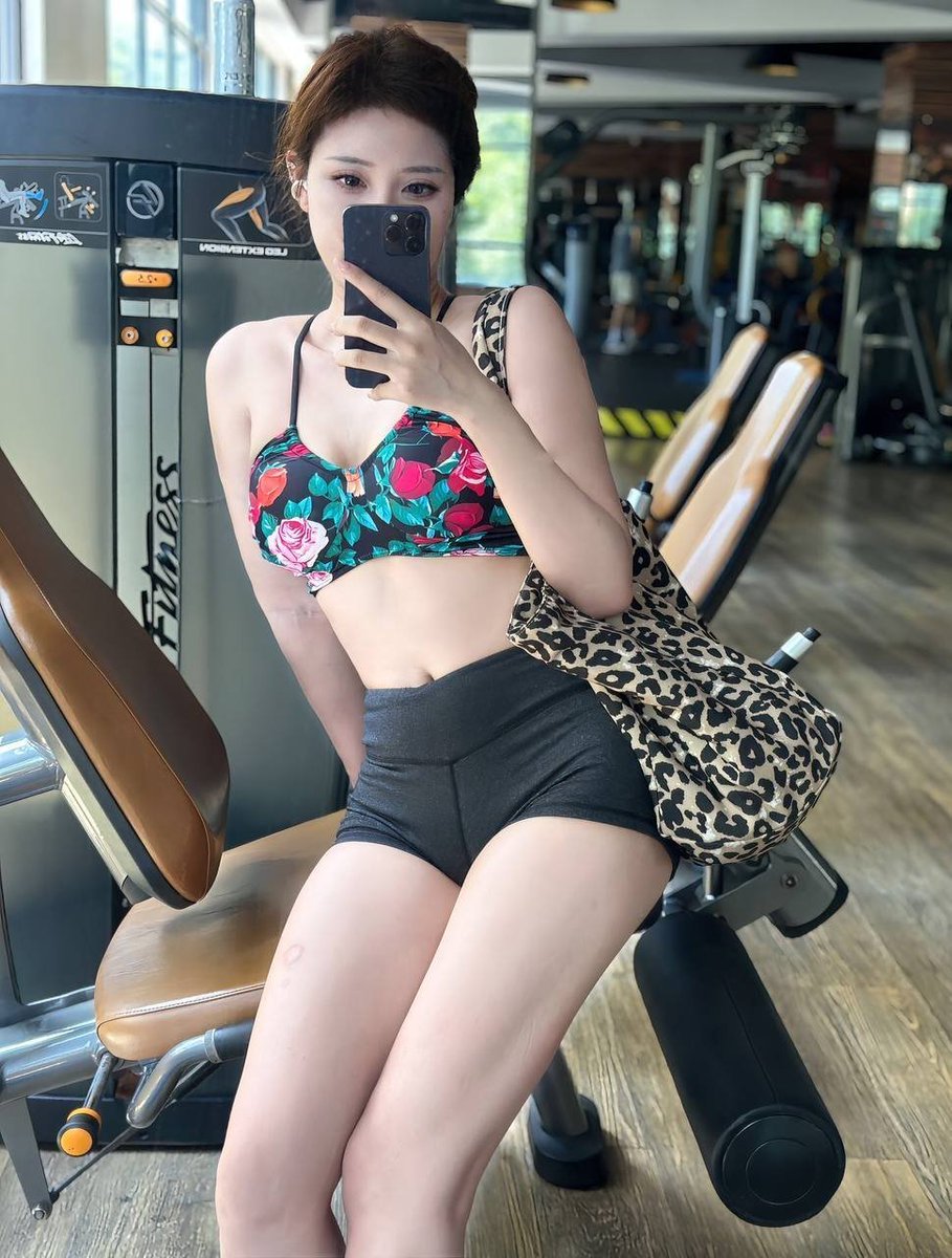 JacobLeach85752's tweet photo. 离异小姐姐，女人味十足，有兴趣的速度机会不多每天都在竞争 评论区发发自己的照片吧 合适的会主动私信 https://t.co/DPUhbDnkdk