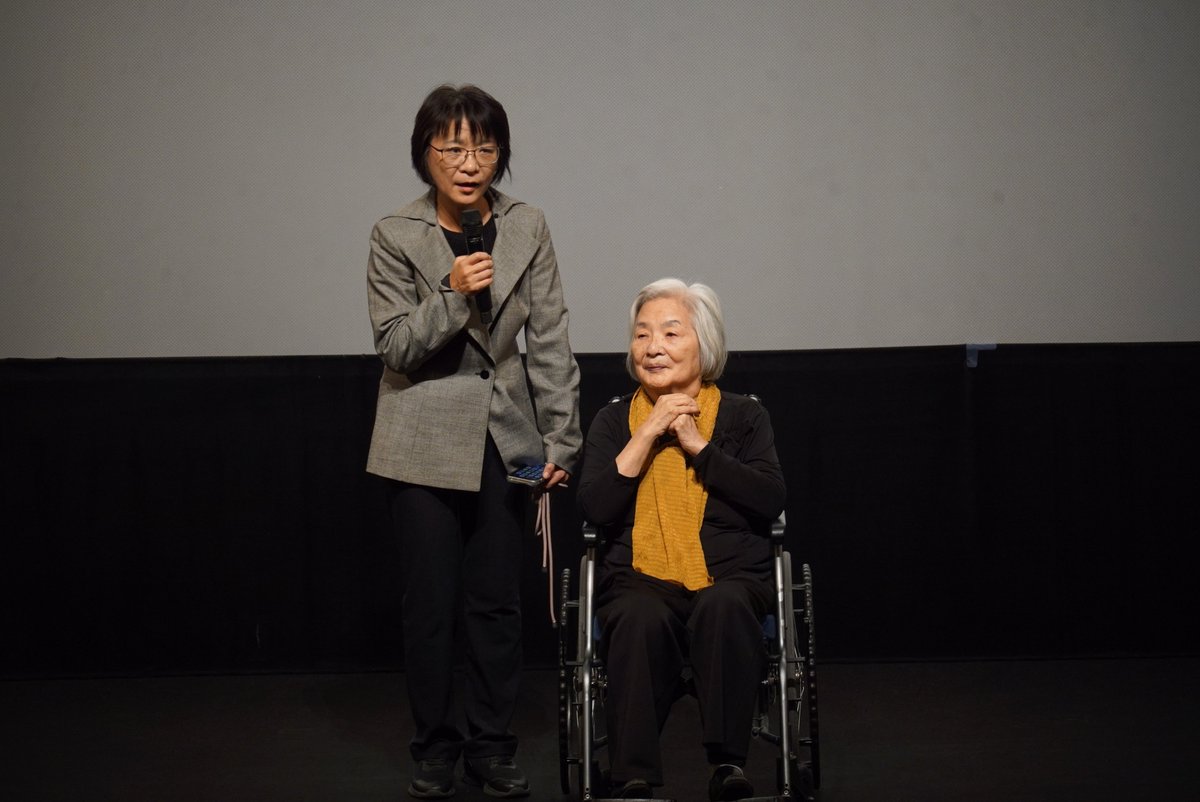 本日、山形国際ドキュメンタリー映画祭のクロージングで『よみがえる声』が上映されました。

写真は登壇時の朴壽南・麻衣監督です。

…そしてこのタイミングで新たな発表も。

なんと東京のポレポレ東中野で
大好評を受けて再上映が決定いたしました！
2026年1月2日(金)からです！