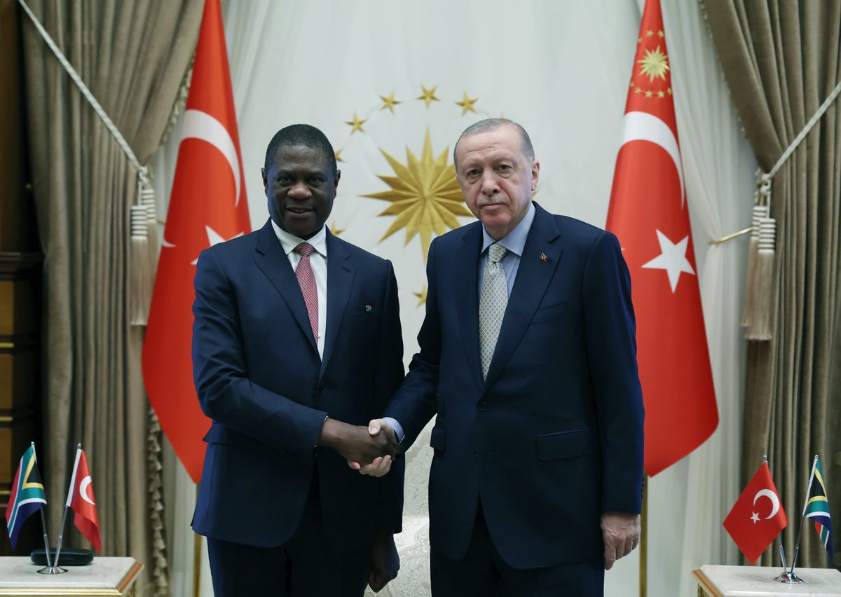 tcbestepe's tweet photo. Cumhurbaşkanımız @RTErdogan, Güney Afrika Cumhuriyeti Cumhurbaşkanı Yardımcısı Paul Mashatile'yi Cumhurbaşkanlığı Külliyesinde kabul etti. https://t.co/ZFr0XxTgJy