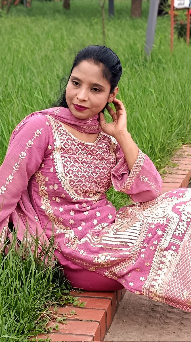 তোমাকে ছাড়া আমার পৃথিবী অর্থহীন। তোমার হাসিতেই লুকিয়ে আছে আমার শান্তি, আর তোমার ভালোবাসাতেই আমার জীবনের সব রঙ। ❤️✨