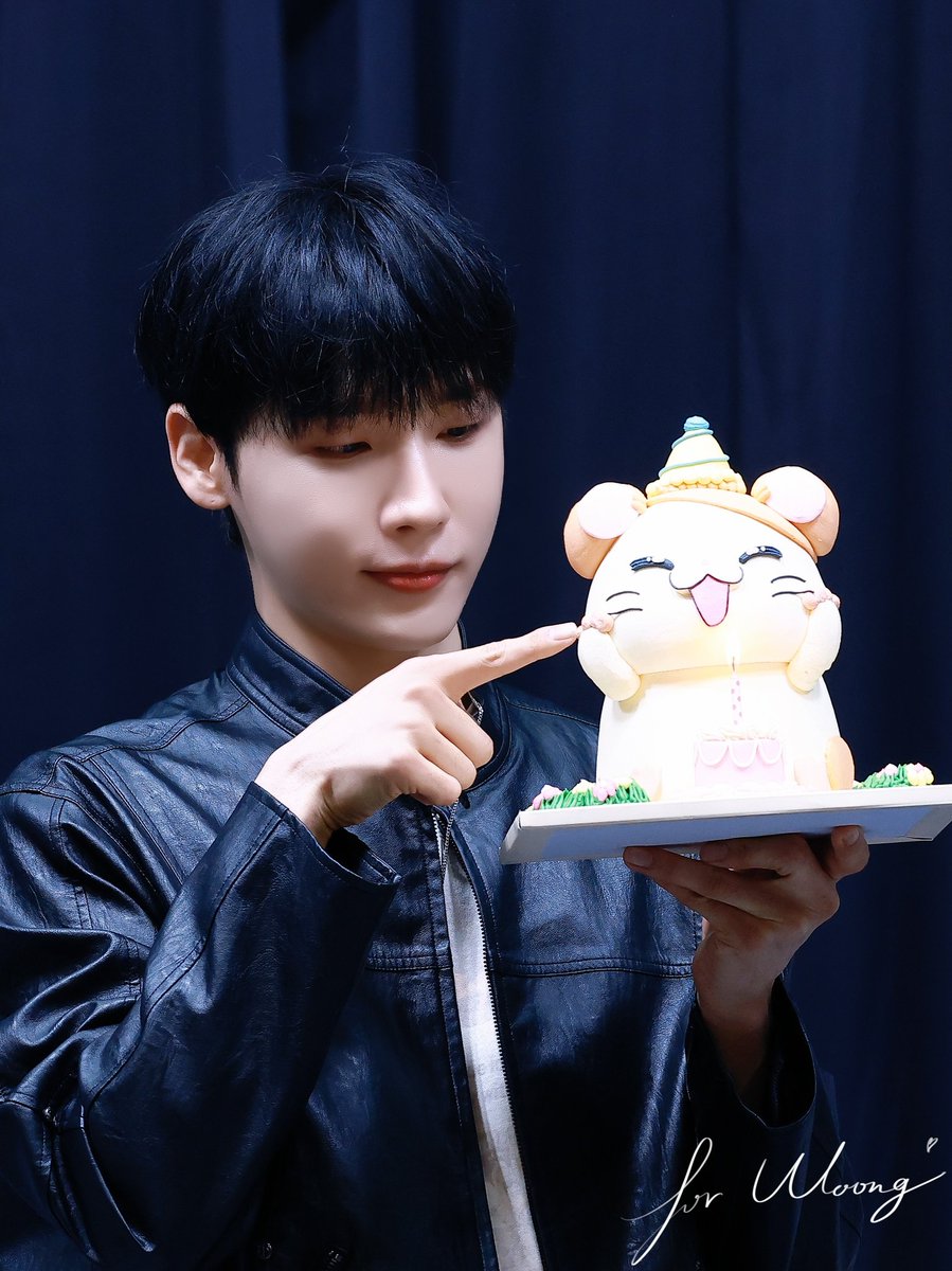 🎂

#전웅 #JEONWOONG
#AB6IX #에이비식스