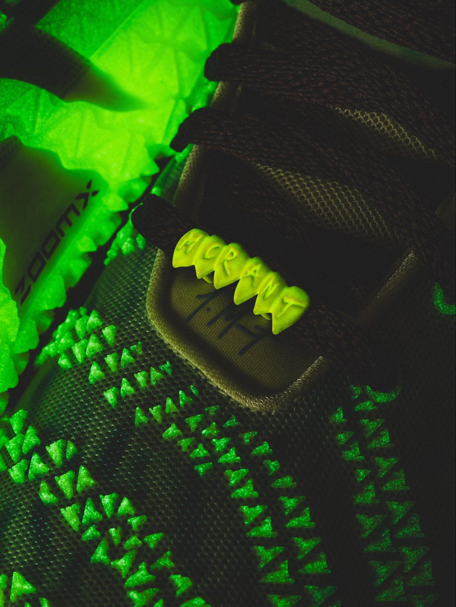 fabi_graphix's tweet photo. Day 8 Sneaker Poster :Come alive under the lights. 🧟♂️ The Nike Ja 3 “Zombie”drips with Halloween energy glow-in-the-dark scales, volt-green venom, and fearless flair. When you hit the court, you don’t just play you rise from the dead. 📸@ad__sneaks ⚡ #Ja3Zombie #NikeBasketball https://t.co/B3fGz3pEZL