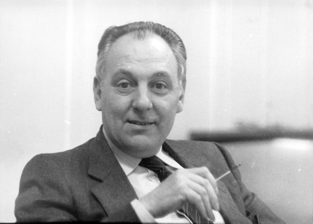 La RFEVB lamenta profundamente el fallecimiento de Albert Portell, presidente de la Federación entre 1976 y 1984.

Desde la RFEVB expresamos nuestras más sinceras condolencias a su familia y allegados.

Descansa en paz, Albert Portell 🤍🕊️

rfevb.com/n/el-voleibol-…