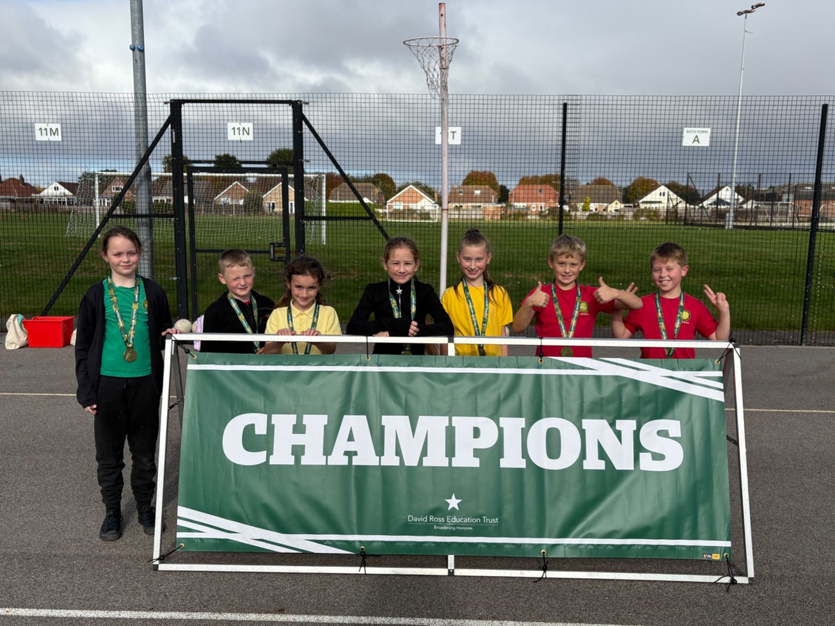 Miss Cook tweet media