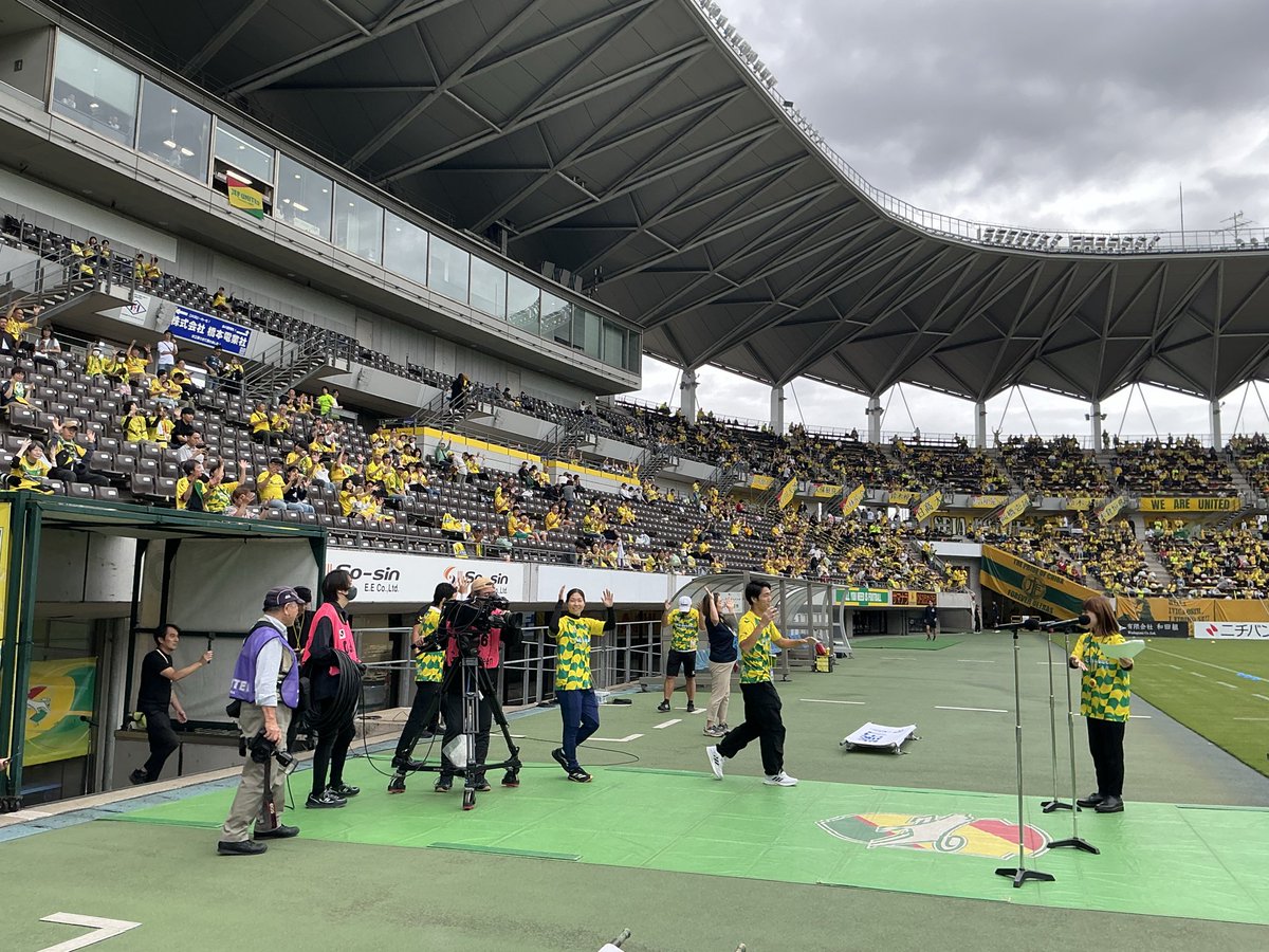 スタンドからのひらひら拍手、良かったですよね。これで手話したことのあるジェフサポ多数。まずはひとつでもやってみること。これができただけで手話シャツイベントは良かったと思えます:-))
hummel.co.jp/feature/detail…
#手話シャツ #jefunited <a href="/jef_united/">ジェフユナイテッド市原・千葉【公式X】</a> <a href="/JDFA_official/">日本ろう者サッカー協会（JDFA）</a>