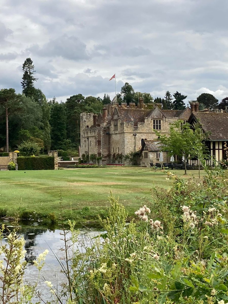 Charming in every season!
Hever Castle in autumn! 🍂 

This day few years ago, Kent