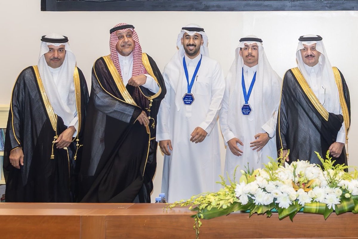 FSLWay's tweet photo. كل تكريم يمرّ، ويبقى الأثر هو الأجمل.

تشرفت بلقاء صاحب السمو الملكي الأمير سعود بن نايف بن عبدالعزيز — حفظه الله — رمز الدعم والتمكين في #المنطقة_الشرقية، حيث تُصنع من الطموحات إنجازات، ومن الإنجازات مسؤولية نحو أثرٍ أعمق.

في وطنٍ يؤمن بشبابه، نؤمن بإذن الله أن القادم أعظم 🇸🇦 https://t.co/QUTIEQ44th