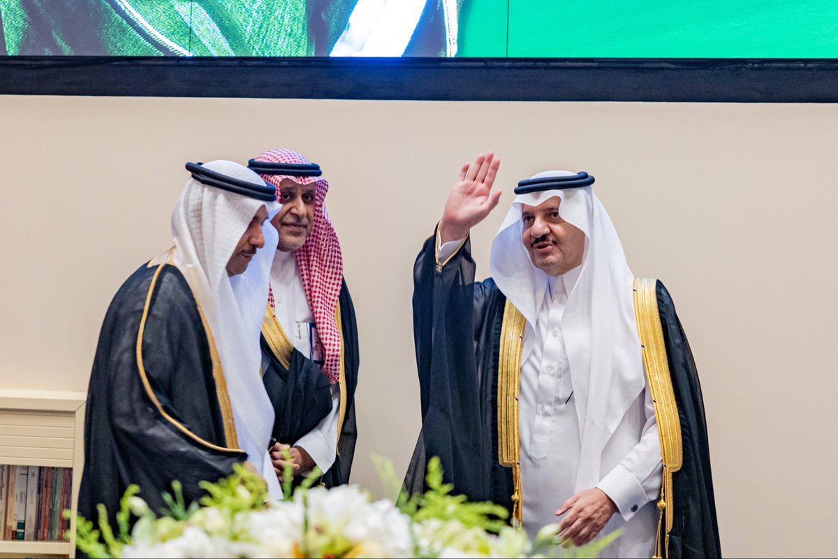 FSLWay's tweet photo. كل تكريم يمرّ، ويبقى الأثر هو الأجمل.

تشرفت بلقاء صاحب السمو الملكي الأمير سعود بن نايف بن عبدالعزيز — حفظه الله — رمز الدعم والتمكين في #المنطقة_الشرقية، حيث تُصنع من الطموحات إنجازات، ومن الإنجازات مسؤولية نحو أثرٍ أعمق.

في وطنٍ يؤمن بشبابه، نؤمن بإذن الله أن القادم أعظم 🇸🇦 https://t.co/QUTIEQ44th