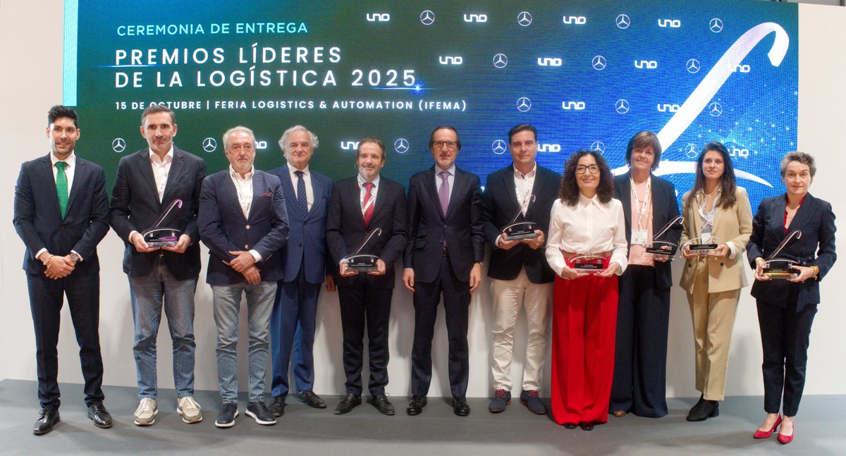 FArandaManzano's tweet photo. 🏆 #PREMIOSUNO | ¡Enhorabuena a los LÍDERES de la Logística 2025!

Mi más sincera enhorabuena a los siete premiados de esta nueva edición y, en especial, a @CruzRojaEsp, a cuya presidenta, Maria del Mar Pageo, he tenido el honor de hacer entrega de nuestro galardón honorífico: el ‘Premio Especial de la Logística 2025’.

🤝Quiero dar las gracias al vicepresidente primero de @CEOE_ES y presidente de @_CEIM_, @mgarridocierva, por acompañarme durante la clausura institucional del acto. Gracias también a los más de 200 asistentes que han participado en el encuentro; así como al patrocinador oficial de los #PremiosUNO, @MBenzEspana, por la confianza depositada un año más.