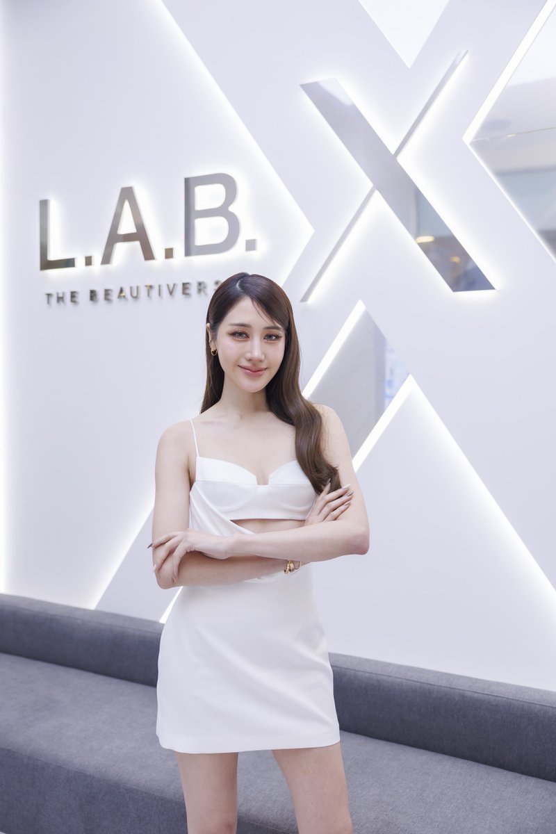 Clicknews_tv's tweet image. &quot;พิม–พิมประภา&quot; สวยฟาดทุกองศา นั่งแท่น Face of LABX ต่อเนื่องปีที่2 ฉลองเปิดสาขาฟิวเจอร์พาร์ค รังสิต ใหญ่กว่าเดิม

#LABXClinic #พิมพิมประภา

ไม่เคยมียุคมืด! นับวันยิ่งสวยวันสวยคืน หน้าเอย ผิวเอย เป๊ะทุกองศา สำหรับนางเอกสาว พิม-พิมประภา ตั้งประภาพร ที่ล่าสุดออกมาเผยเคล็ดลับความจึ้ง…