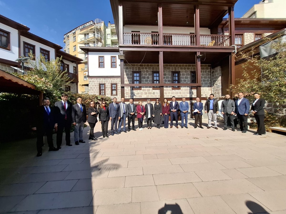 #SONDAKİKA  
Af yok …. Bugün AK Parti Grup Başkanvekili Özlem Zengin ile Federasyonumuzda bir araya geldik.Zengin , genel af tartışmalarına ilişkin soruya da yanıt verdi.
"Benim şahsi görüşüm, genel af düzenlemesi olmayacağını düşünüyorum." diyen Özlem Zengin, "Hem