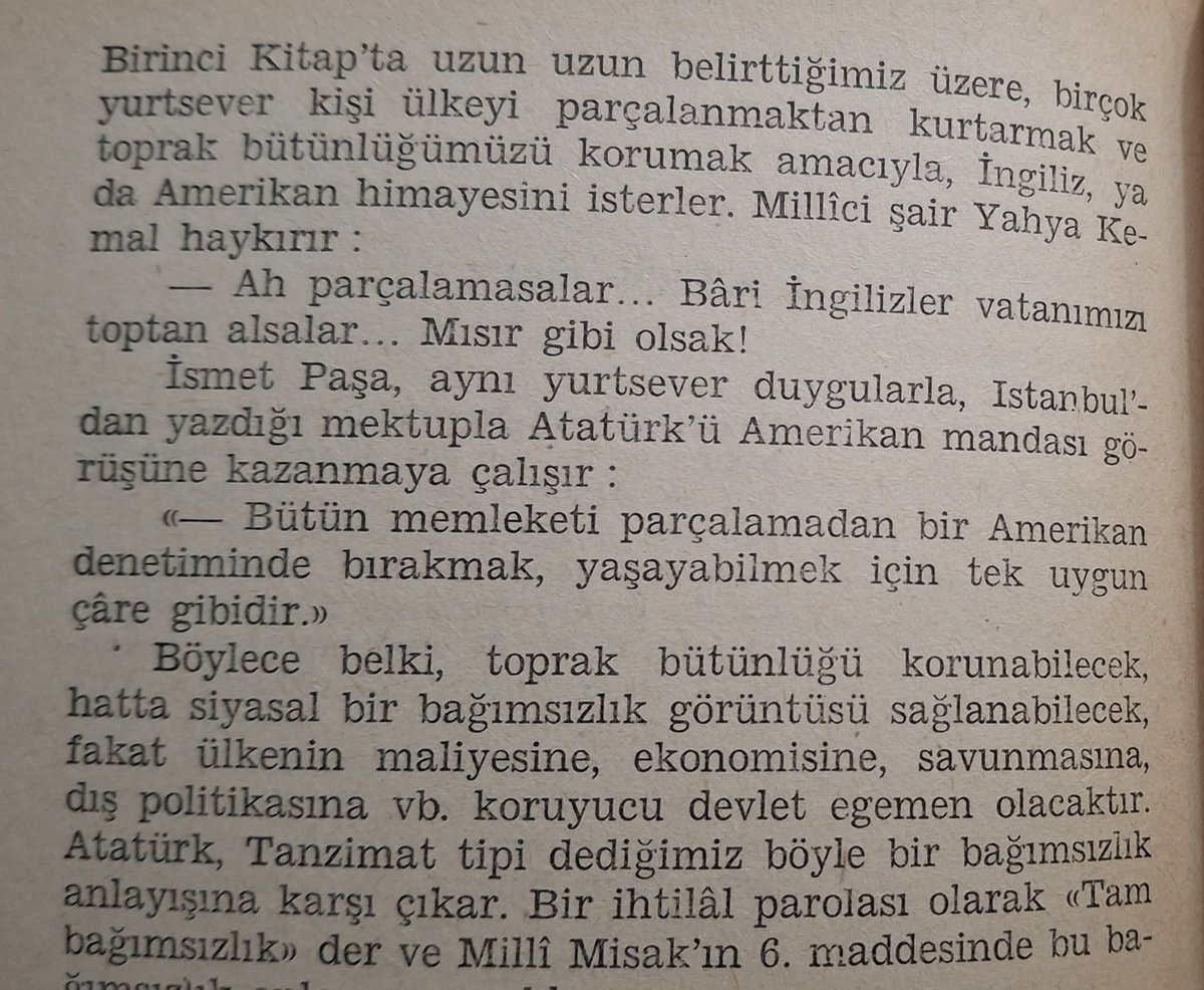 Avcıoğlu, Rus tehtidi var diyerek NATO'yu savunanları Kurtuluş Savaşı öncesinde Manda-himaye savunanlara benzetiyor. Sadece bayrağın sınırlarda dalgalanmasının bağımsızlık olmadığını anlatıyor.