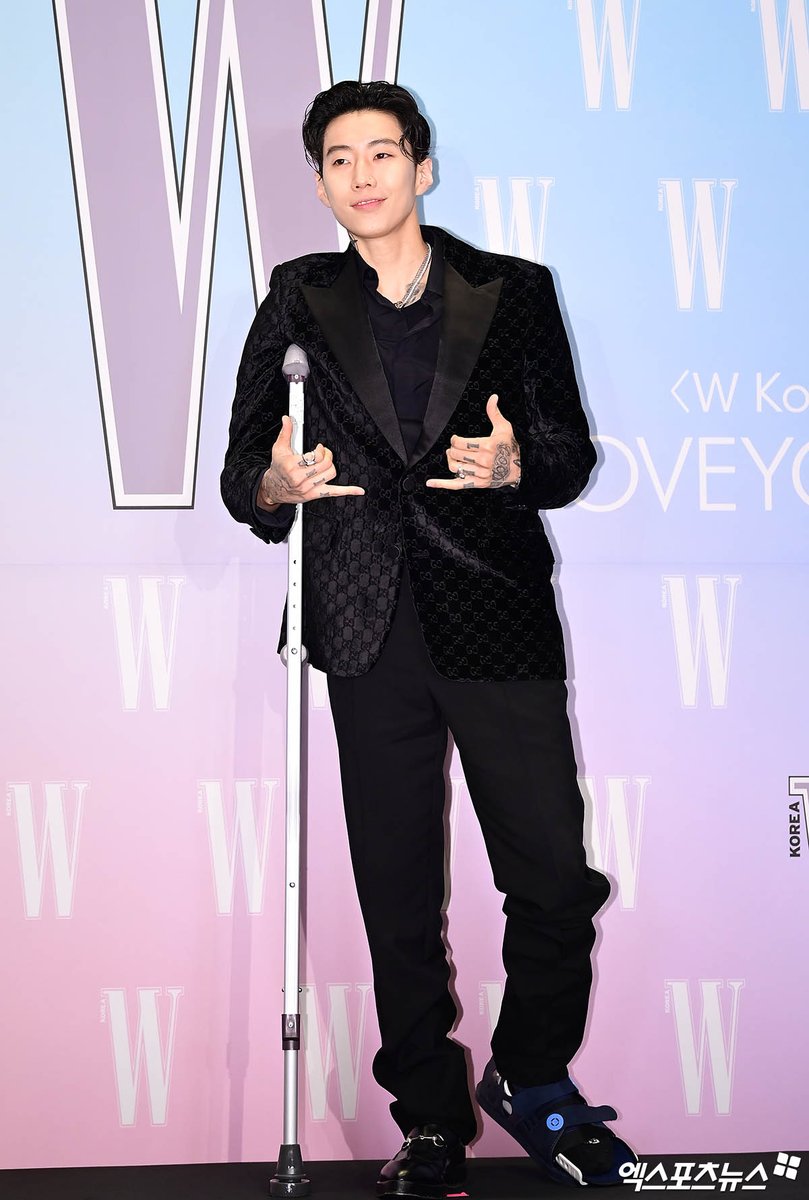 UpdateKBoys's tweet image. DIVOS! O Gray, Code Kunst, Jay Park e Soobin (TXT) na vigésima edição do evento da W Korea para a Campanha de Conscientização sobre o Câncer de Mama, “Love Your W”!

#그레이 #GRAY #코드쿤스트 #CODEKUNST #박재범 #JAYPARK #수빈 #SOOBIN #투모로우바이투게더 #TOMORROW_X_TOGETHER