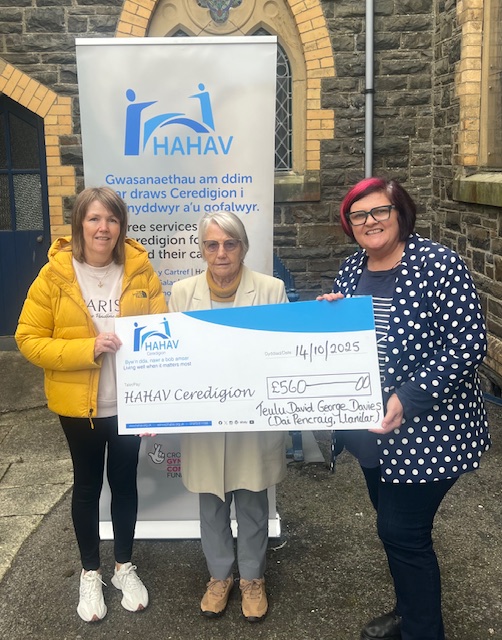 Diolch o galon i Ruth ac Eirys a ymwelodd â'n swyddfa gyda rhodd ar ran y teulu o £560 er cof am David George Davies neu 'Dai Pencraig'. 💙
Rhannwyd y casgliad rhwng <a href="/_HAHAV_/">HAHAV Hospice at Home Ceredigion</a> Ceredigion ac Uned Ganser Leri, Bronglais.
#Diolch #ercof #DaiPencraig