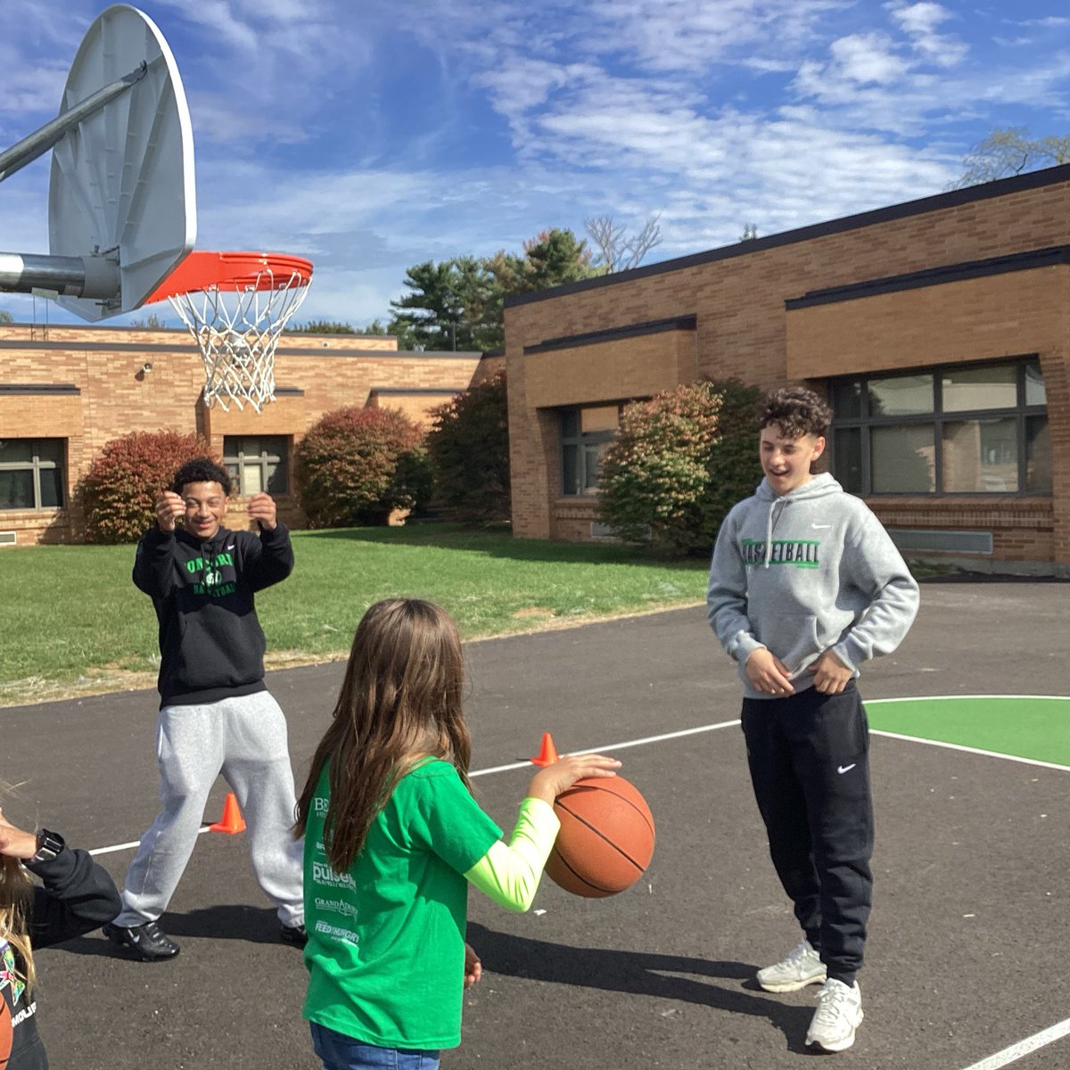 Concord_Hoops's tweet image. Thank you Concord South Side Elementary for inviting us to participate in your school wide Read, Write, Move program! We had a blast!

@MinutemenCHS @cminutemen