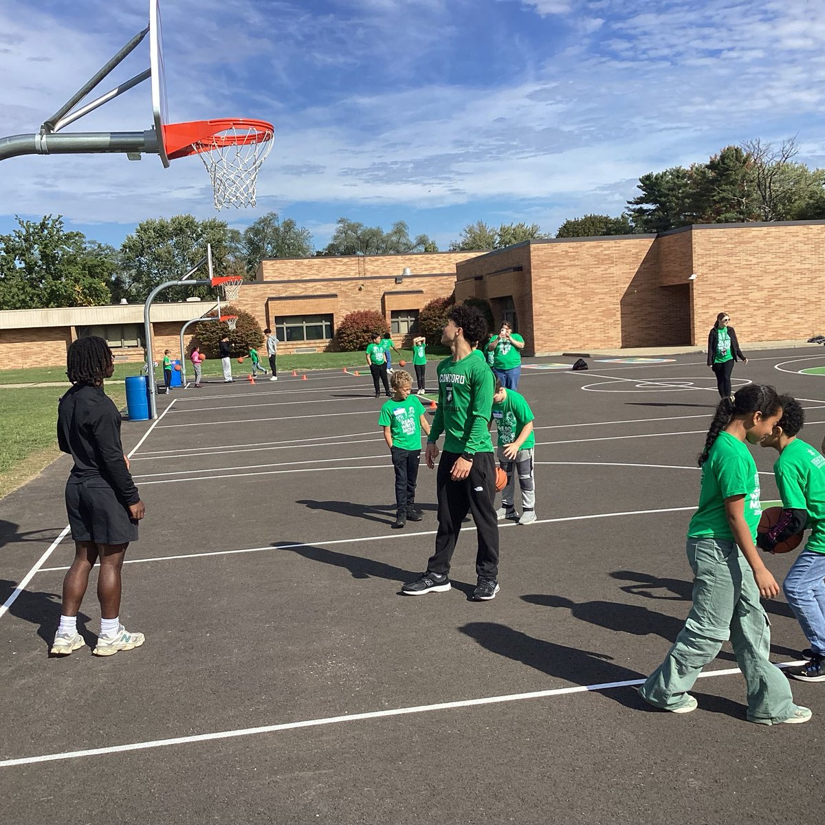 Concord_Hoops's tweet image. Thank you Concord South Side Elementary for inviting us to participate in your school wide Read, Write, Move program! We had a blast!

@MinutemenCHS @cminutemen