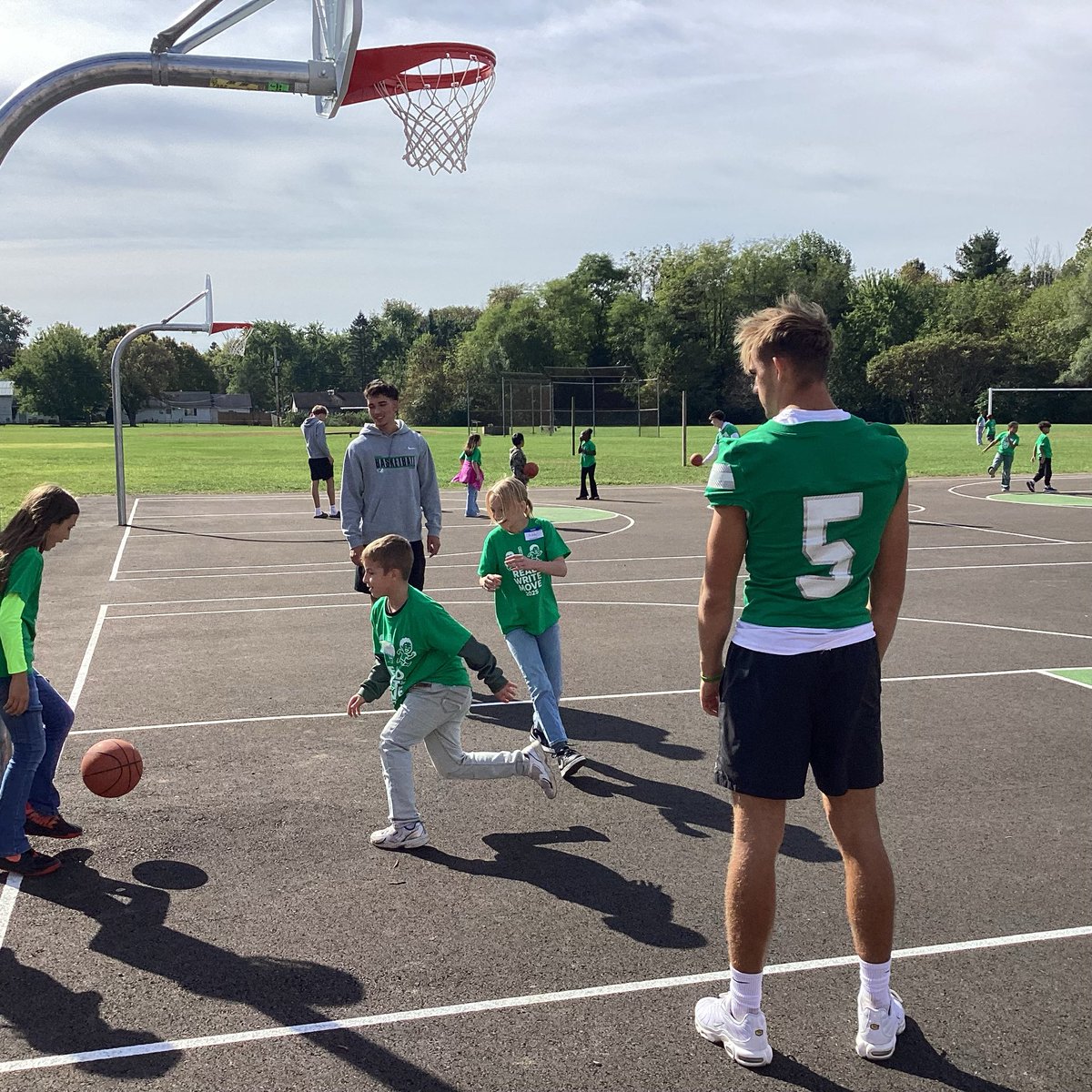 Concord_Hoops's tweet image. Thank you Concord South Side Elementary for inviting us to participate in your school wide Read, Write, Move program! We had a blast!

@MinutemenCHS @cminutemen