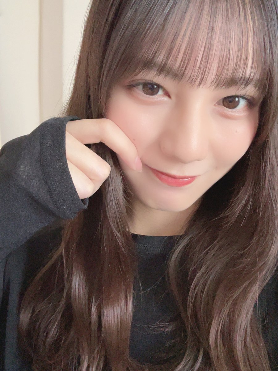 【ブログ更新☀️ 小坂菜緒】 寒くなればなるほど、冷たいものが食べたくなったり飲みたくなったりするのって何故なんだろうか、寒い日に厚めの布団をもふっと被って寝ると寝心地がいいのは何故なんだろうか、わたしの前には不思議が溢れてるね hinatazaka46.com/s/official/dia… #日向坂46 #小坂菜緒