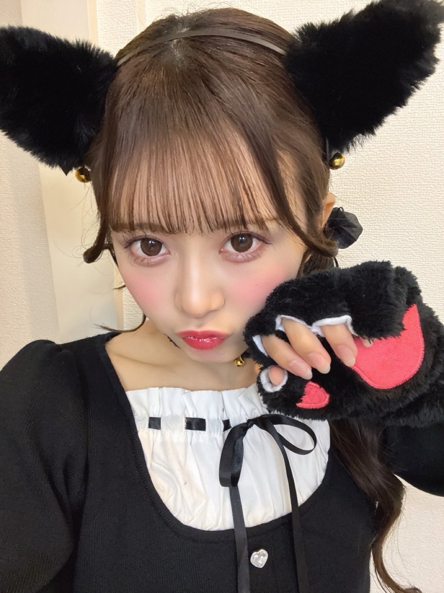 んにゃー、よく喋る猫とかどう??🐈‍⬛🎀

 #カワラボメイツ #鈴木花梨