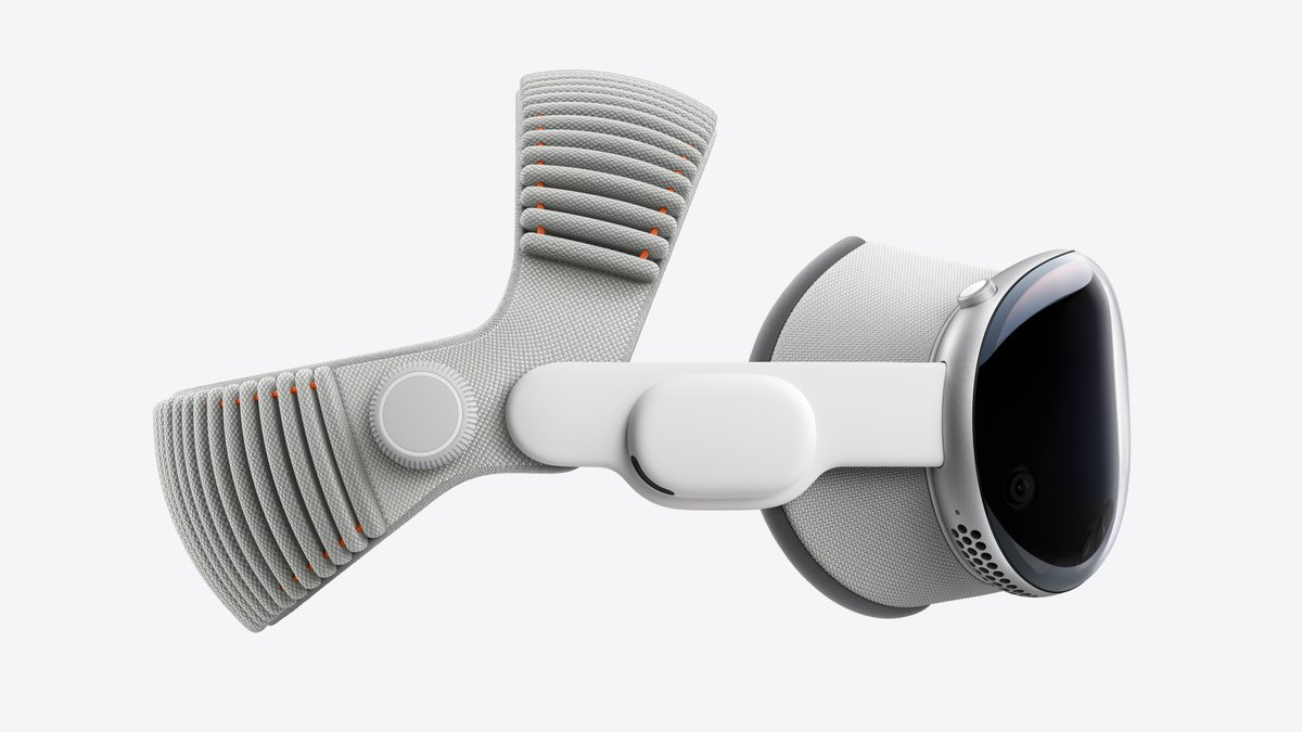 agafes's tweet image. 🚨عاجل
 أبل تكشف عن نسخة جديدة من Vision Pro بمعالج M5

تقدم أداء أسرع وبطارية أطول، عرض أوضح، وحزام Dual Knit Band لراحة أكبر.

الحجز المسبق بدأ اليوم بسعر 13,999 درهم والتوفر في 22 أكتوبر. 

 #Apple #VisionPro