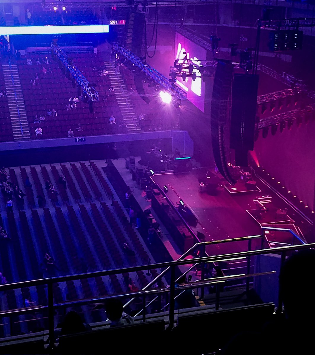 azoraritz's tweet image. Last night @MariahCarey concert
This is the happiest day of my life 
I'm still in shock !
Thank you so much Mariah for inspiring me.
Hindi pa din ako makapaniwala na nakita kita at napanood ng live.
My Childhood dream is really happening 😭 
I love you so much pls! come back 😭