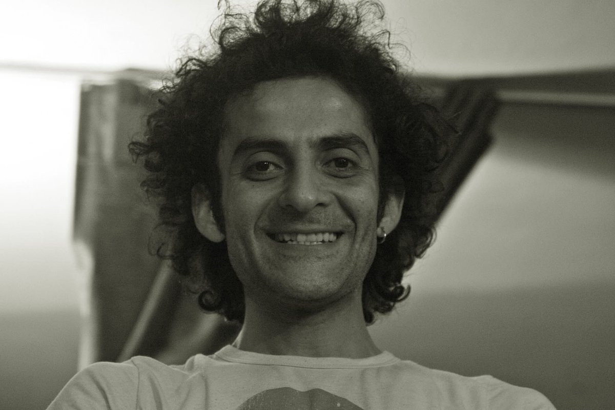 Sebgili Hakan’ım ölüm haberini derin bir üzüntüyle öğrendim. Başta ailesi olmak üzere hepimizin başı sağ olsun.